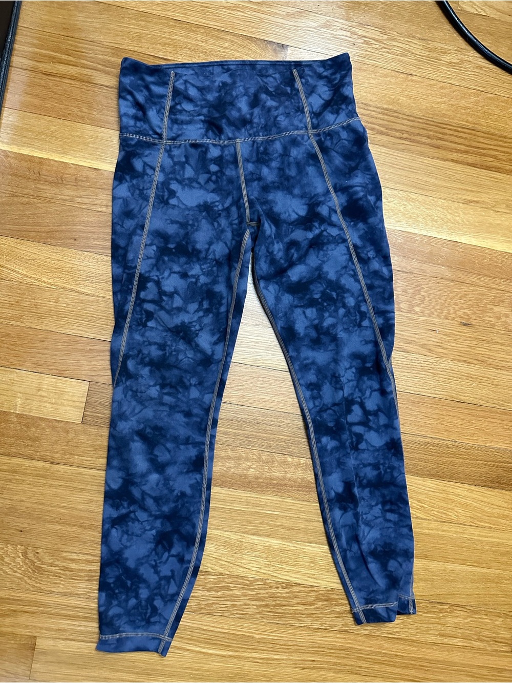 Athleta Tie-Dye Salutation 7/8 Tight Small 24”